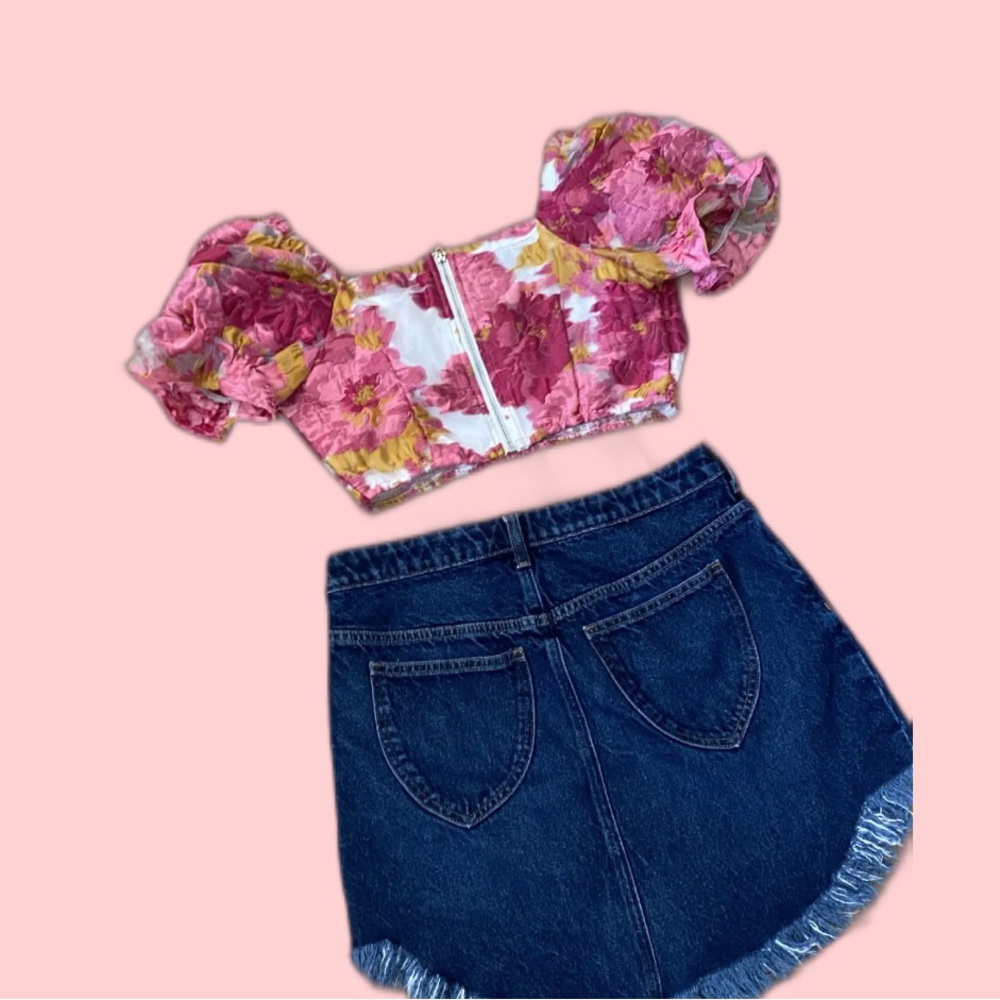 • Juliette Crop Top • Pink Brocade -• - Picture 3 of 9
